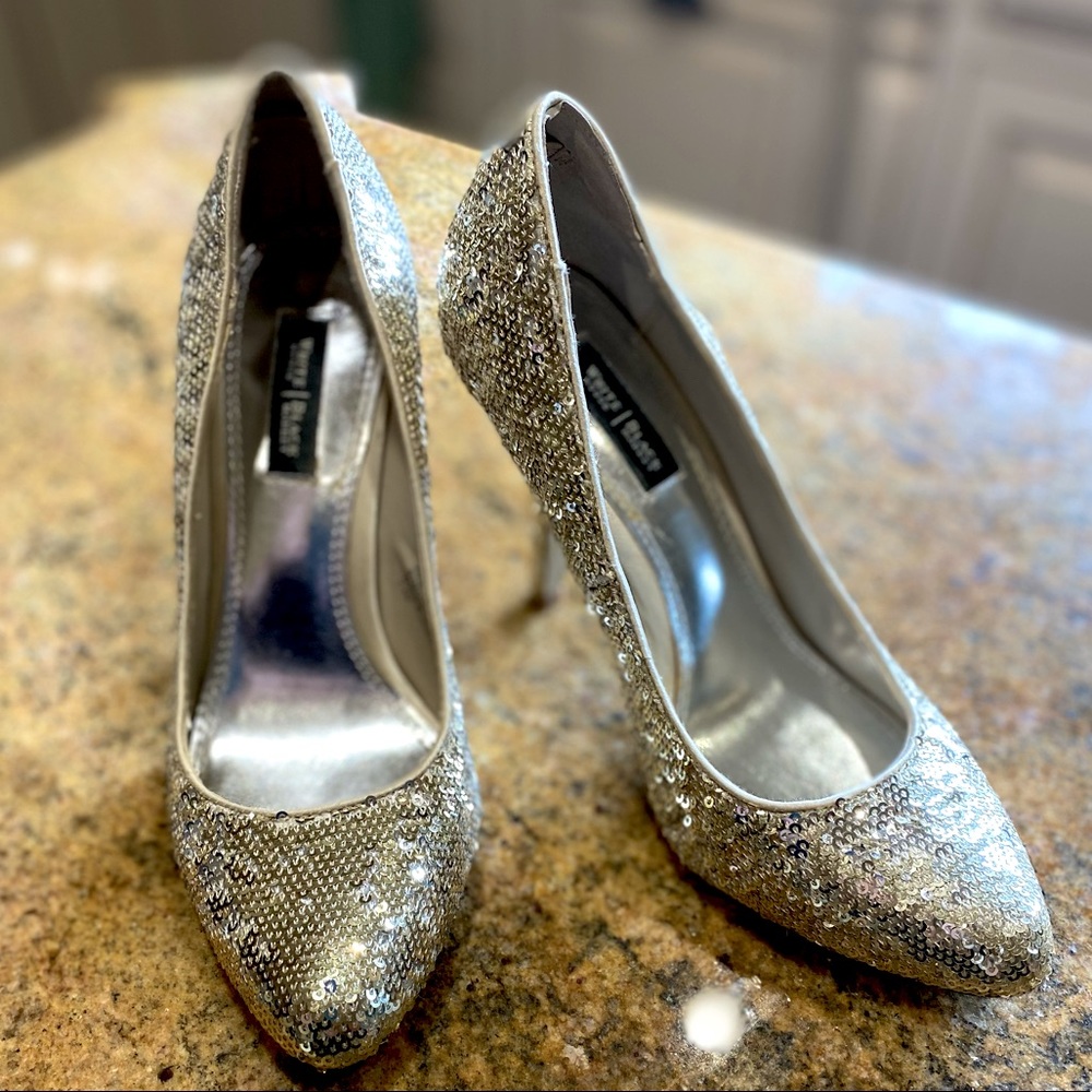 Pristine Gorgeous Gold with Silver Sequin White House Black Market Chic